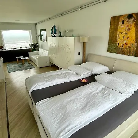 Beach Seaview Plus Parking Apartment *
